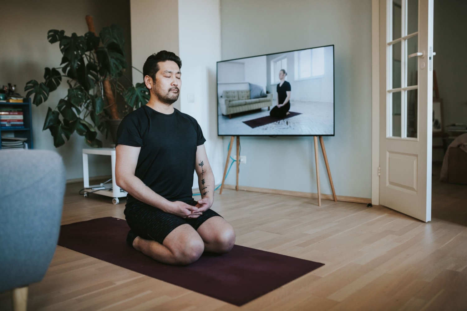 Japanese man exercising at home virtual fitness